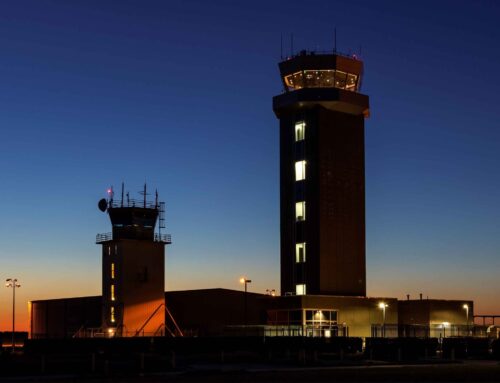 ¿Cuál es el salario real de un controlador aéreo en España? (Y por qué prepararte para ENAIRE es la mejor opción)