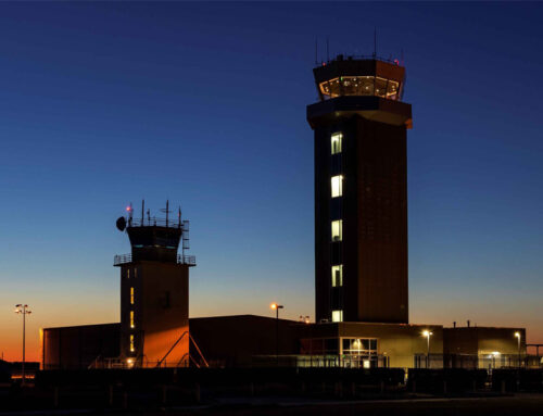 ¿Cuál es el salario real de un controlador aéreo en España? (Y por qué prepararte para ENAIRE es la mejor opción)