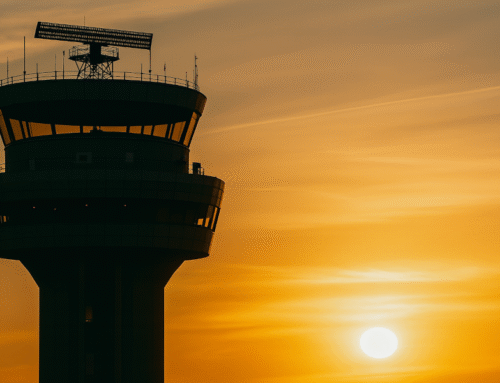 CONTROLADORES DE TRÁNSITO AÉREO: TIPOS Y ROLES